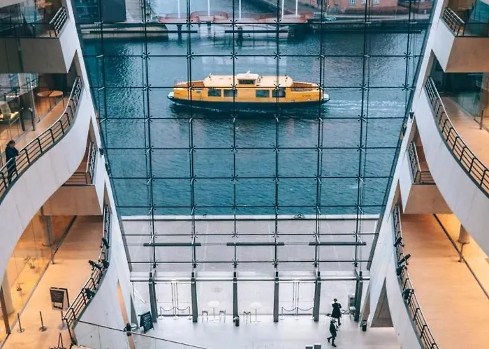 The Heart Of Copenhagen-queen's Neighbor