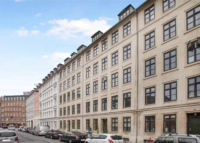 The Heart Of Copenhagen-queen's Neighbor