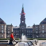 The Heart Of Copenhagen-queen's Neighbor