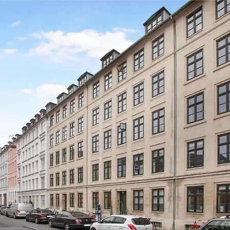 The Heart Of Copenhagen-queen's Neighbor